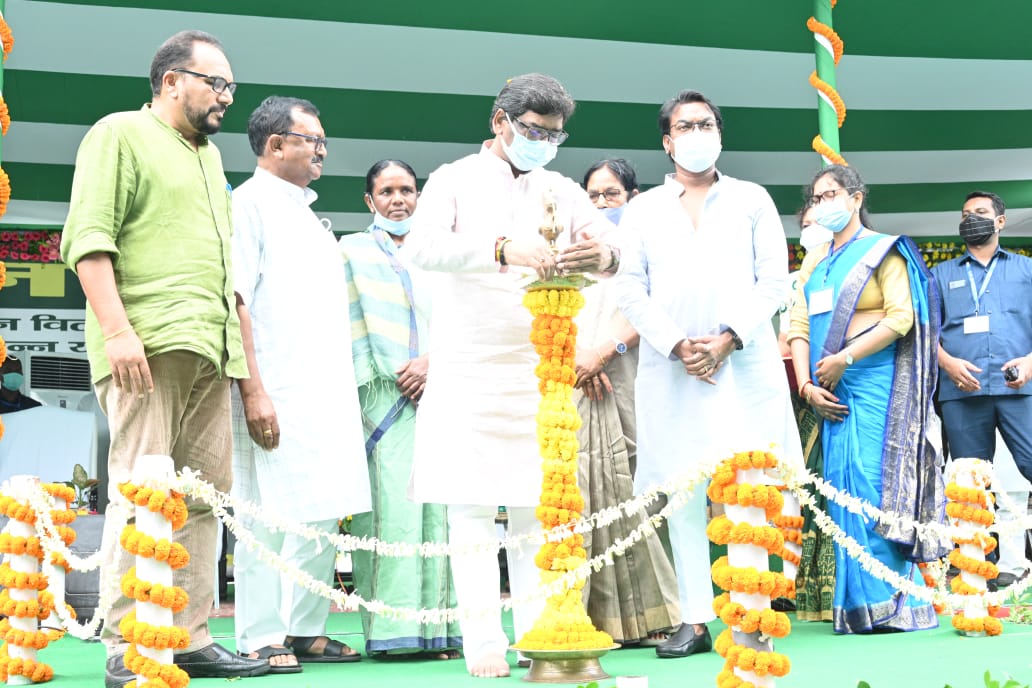 Pension distribution cum awareness program under Sarvajan Pension Yojana (Dumka)