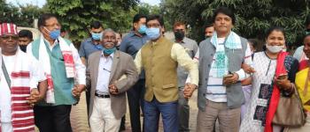 मुख्यमंत्री श्री हेमन्त सोरेन को राष्ट्रीय आदिवासी सरना धर्म रक्षा अभियान  के प्रतिनिधियों ने विधानसभा से सरना आदिवासी धर्मकोड का प्रस्ताव पारित होने पर दी बधाई, शॉल ओढ़ाकर सम्मानित किया