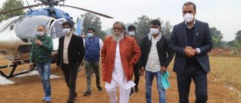 मुख्यमंत्री श्री हेमन्त सोरेन एवं पूर्व मुख्यमंत्री एवं वर्तमान राज्यसभा सांसद श्री शिबू सोरेन ने शहीद सोबरन सोरेन की 63वीं शहादत दिवस के अवसर पर श्रद्धा सुमन अर्पित कर उन्हें श्रद्धांजलि दी