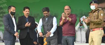 साहिबगंज जिले के बरहेट प्रखंड स्थित भोगनाडीह में "आपके अधिकार आपकी सरकार आपके द्वार" कार्यक्रम में मुख्यमंत्री श्री हेमन्त सोरेन शामिल हुए 