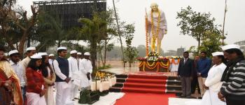 मुख्यमंत्री ने किया महात्मा गांधी को नमन, मोहराबादी मैदान स्थित बापू वाटिका में दी श्रद्धांजलि  